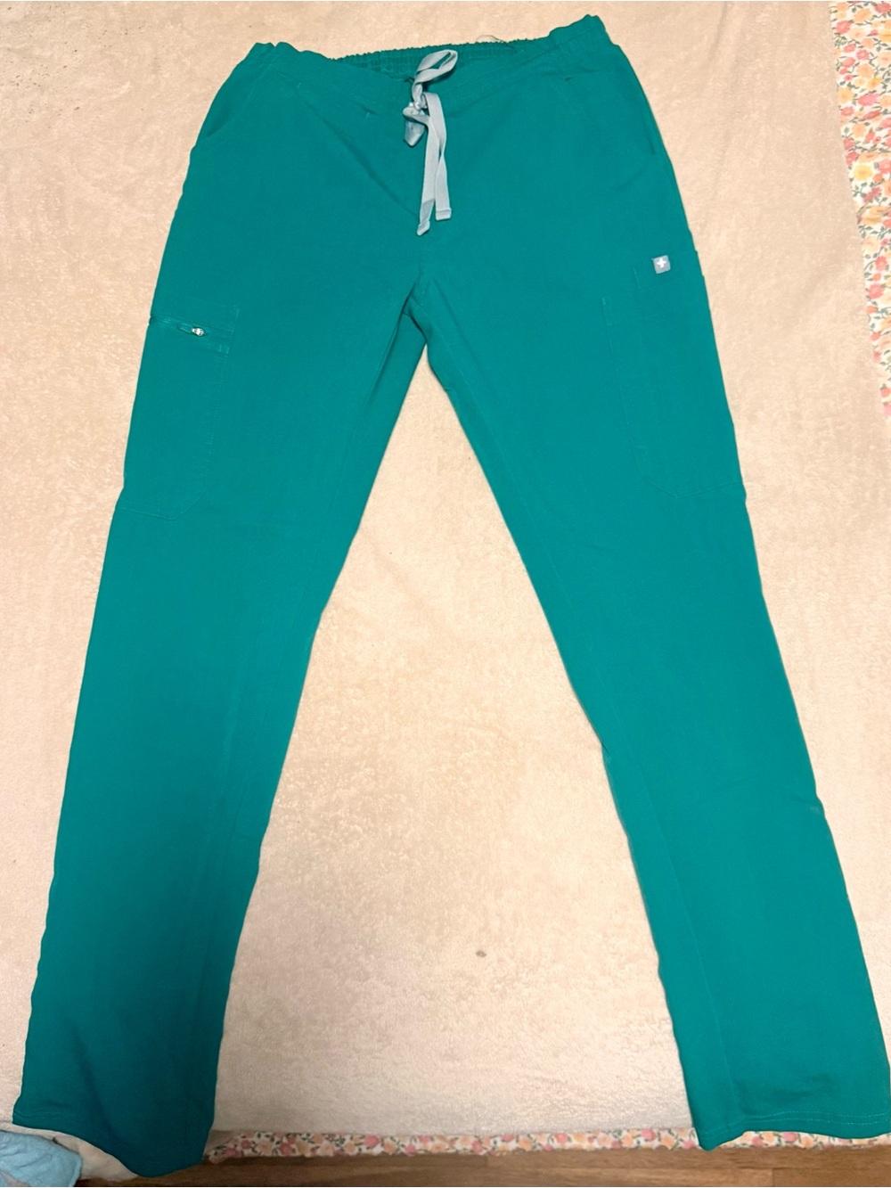 FIGS Hunter Green Women’s XS Scrub Set - Picture 3 of 3